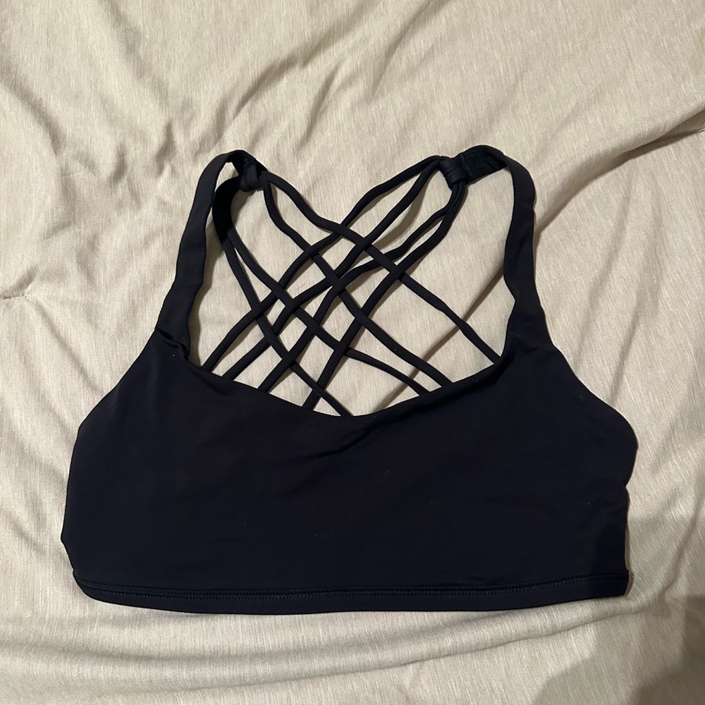 Lululemon black free to be wild bra size 4 no bra pads included sports bra